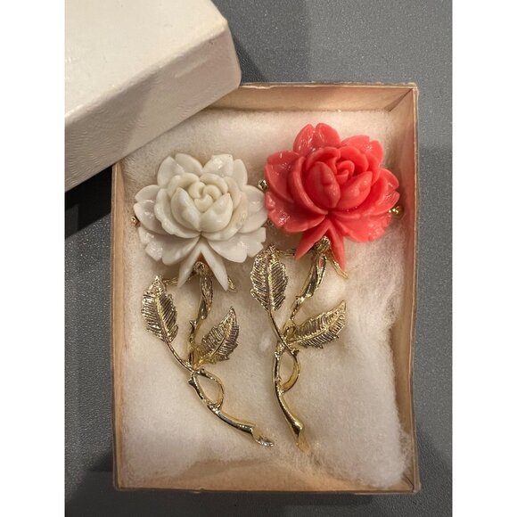 Vintage Set of Gerry’s Gold Tone Celluloid‎ Pink & White Rose Pins With Box - Picture 2 of 6